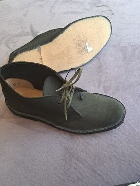 Authentic UK-made Clarks Olive Suede Desert  Boots for Women